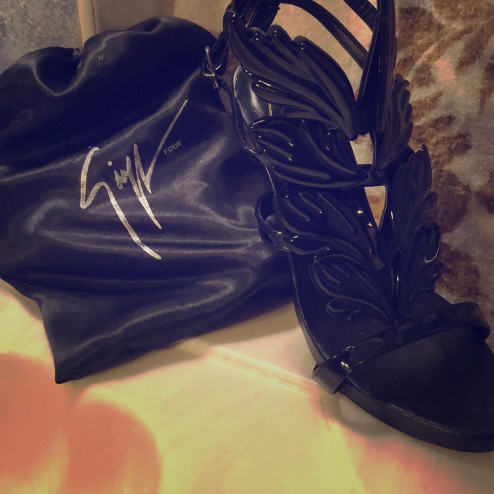 Black Winged Heels Cruel Summer with dustbag 😍